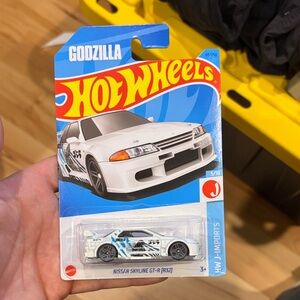 White Nissan Skyline GT-R (R32) Godzilla hot wheels